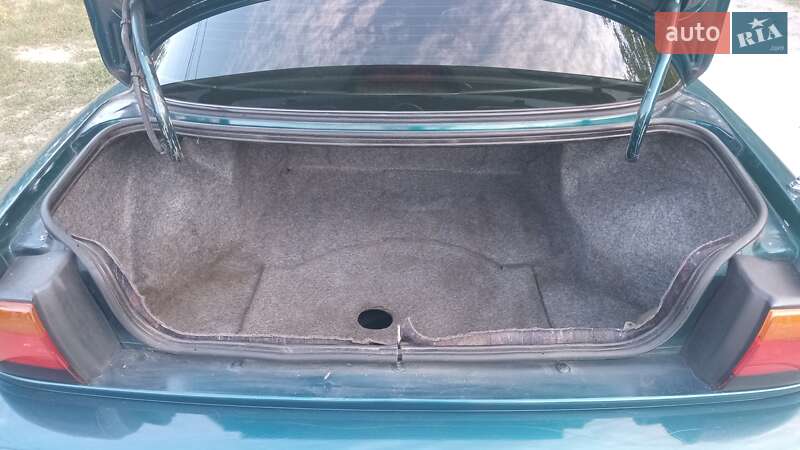 Седан Chrysler Vision 1994 в Днепре