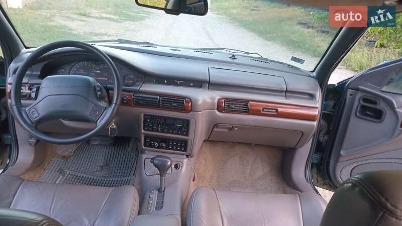 Седан Chrysler Vision 1994 в Днепре
