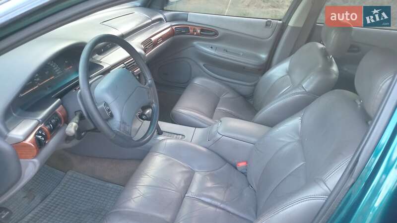 Седан Chrysler Vision 1994 в Днепре