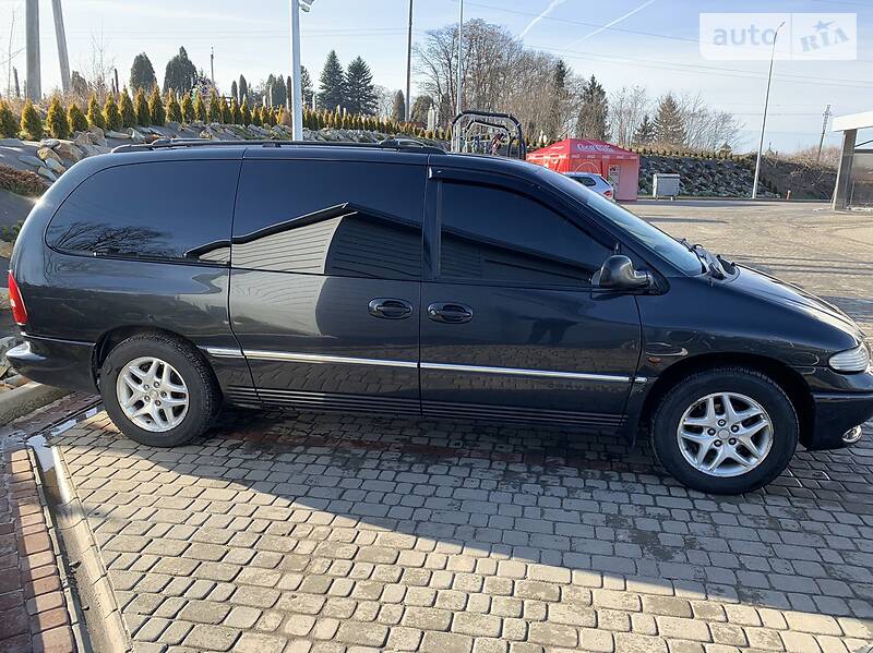 Мінівен Chrysler Voyager 2000 в Мостиській