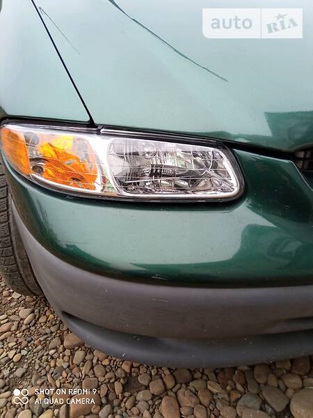 Минивэн Chrysler Voyager 1998 в Снятине