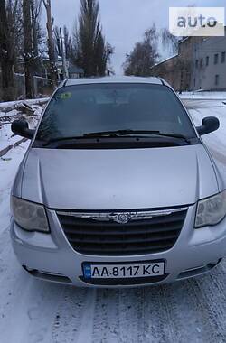 Минивэн Chrysler Voyager 2004 в Киеве