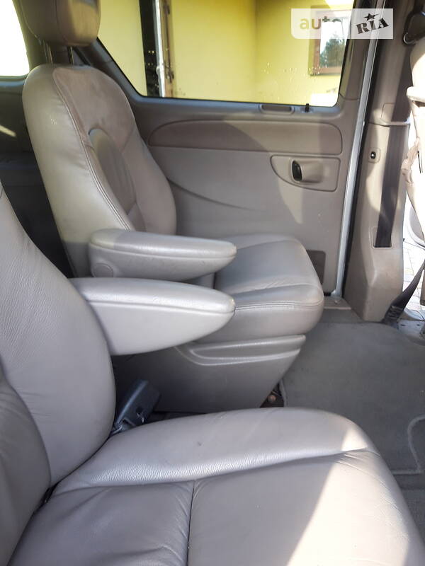 Минивэн Chrysler Voyager 2003 в Сарнах фото 3 Минивэн Chrysler Voyager 2003 в Сарнах