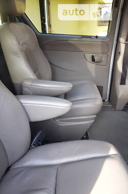 Минивэн Chrysler Voyager 2003 в 