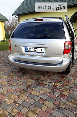 Минивэн Chrysler Voyager 2003 в 