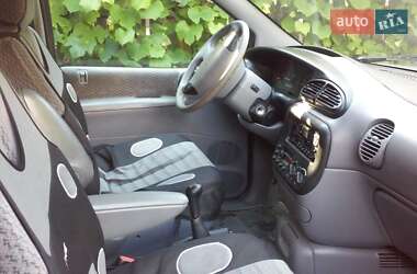Минивэн Chrysler Voyager 1999 в Мукачево