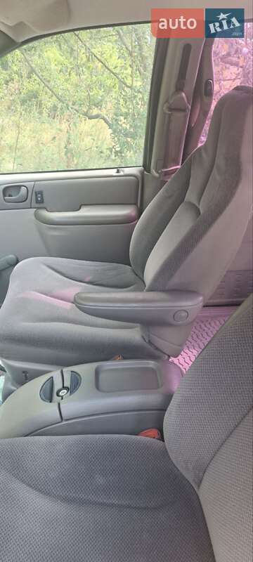 Седан Chrysler Voyager 2002 в Киеве