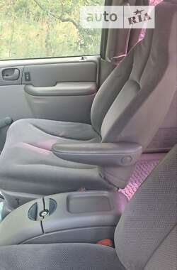 Седан Chrysler Voyager 2002 в Киеве