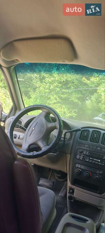 Седан Chrysler Voyager 2002 в Киеве