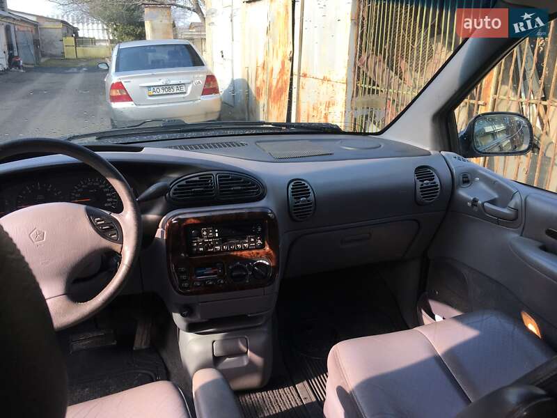 Минивэн Chrysler Voyager 2000 в Ужгороде