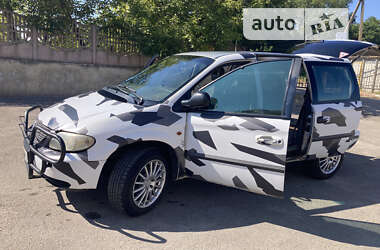 Минивэн Chrysler Voyager 2002 в 
