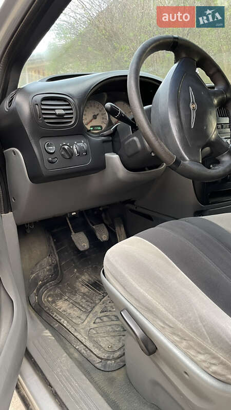 Минивэн Chrysler Voyager 2004 в Путиле фото 4 Минивэн Chrysler Voyager 2004 в Путиле