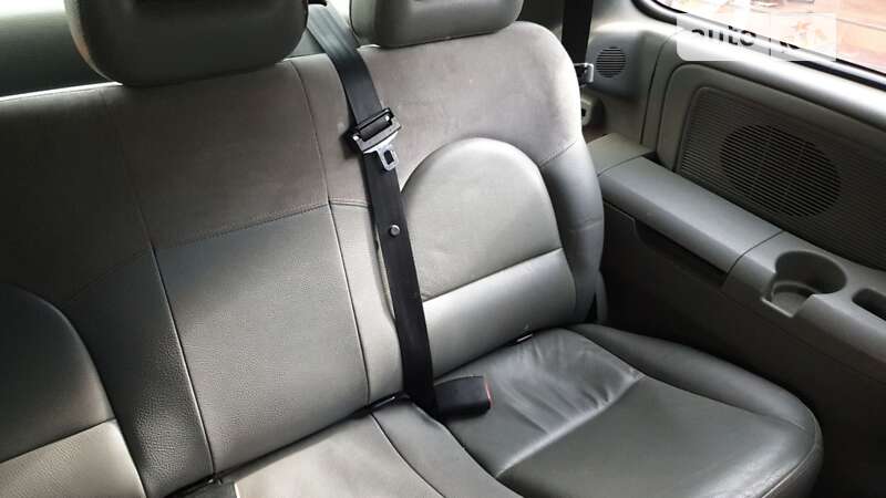 Минивэн Chrysler Voyager 2006 в Жовкве