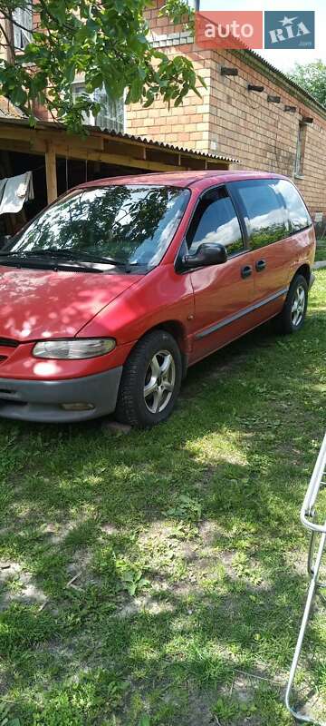 Минивэн Chrysler Voyager 1999 в 