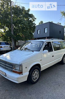 Внедорожник / Кроссовер Chrysler Voyager 1988 в Киеве