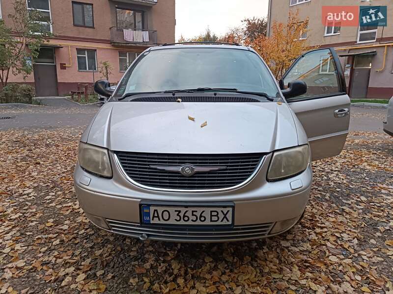 Минивэн Chrysler Voyager 2003 в Мукачево