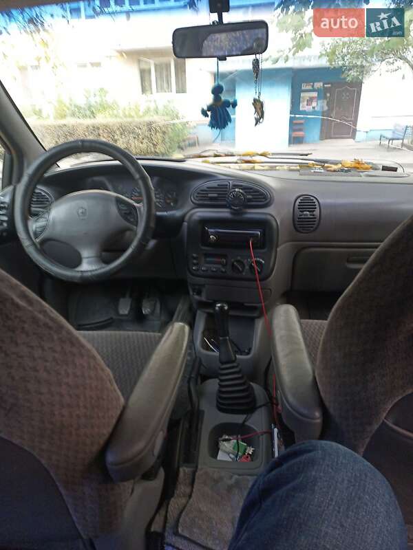 Минивэн Chrysler Voyager 1999 в Черновцах