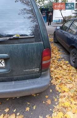 Минивэн Chrysler Voyager 1999 в 