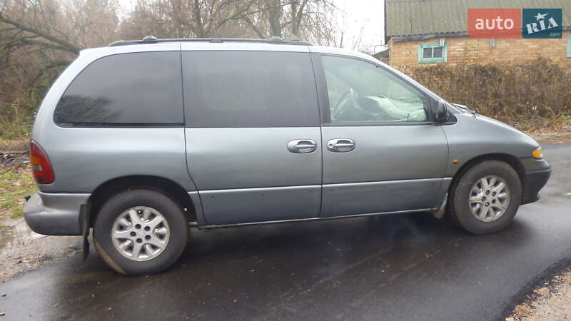 Мінівен Chrysler Voyager 1996 в Києві