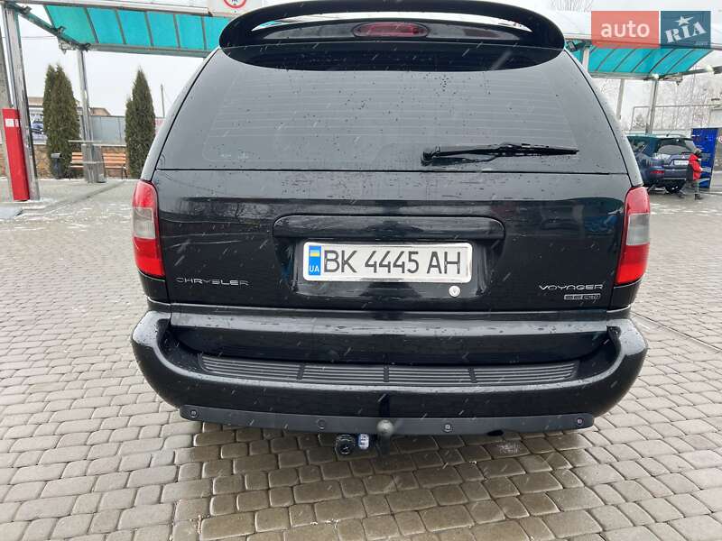 Минивэн Chrysler Voyager 2007 в Березному