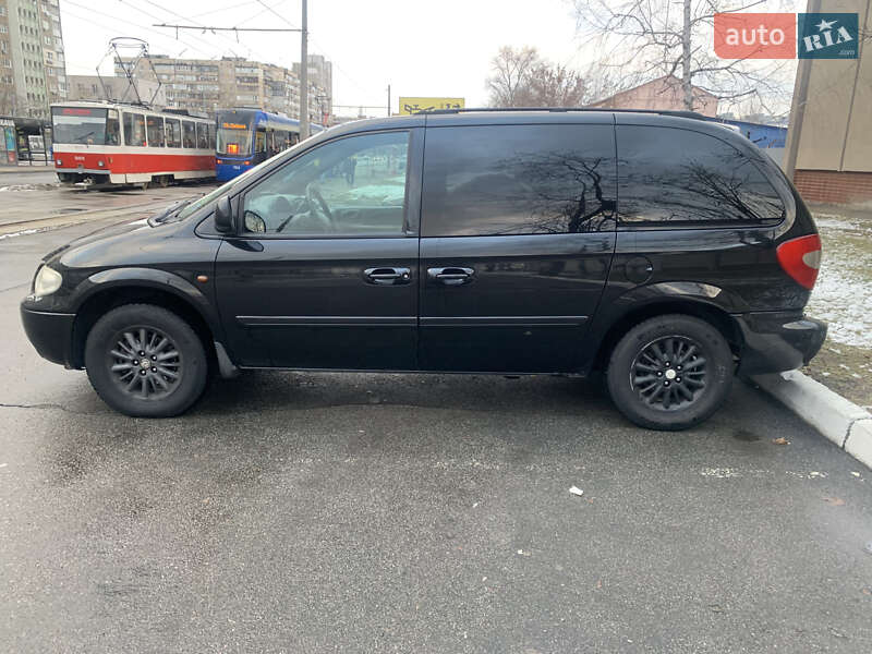 Минивэн Chrysler Voyager 2005 в Киеве