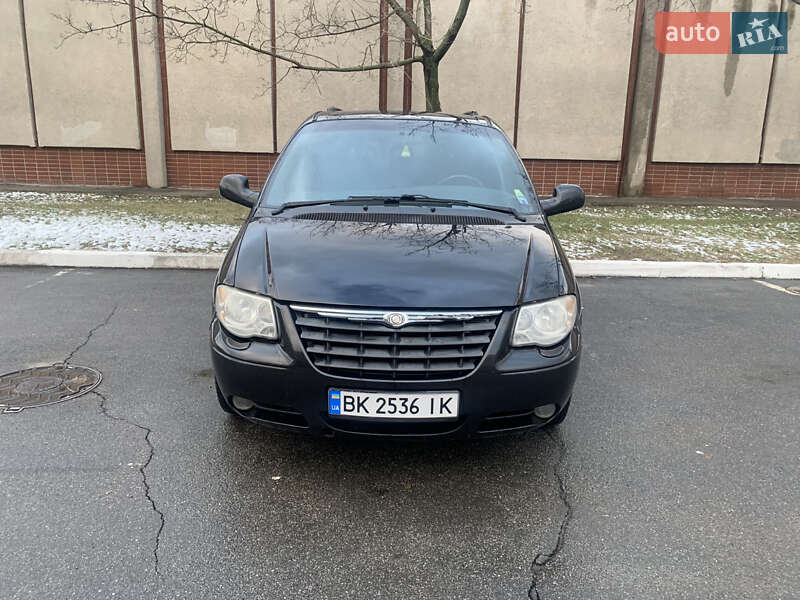 Минивэн Chrysler Voyager 2005 в Киеве