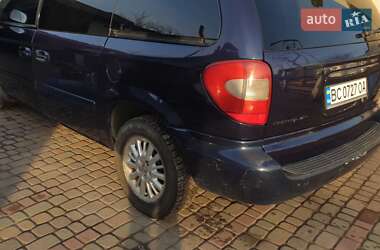 Минивэн Chrysler Voyager 2006 в 