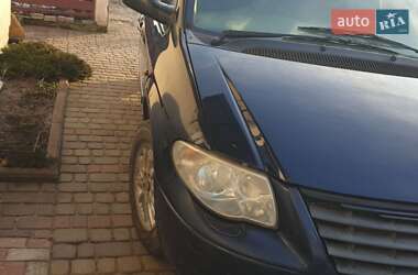 Минивэн Chrysler Voyager 2006 в 