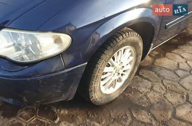 Минивэн Chrysler Voyager 2006 в 