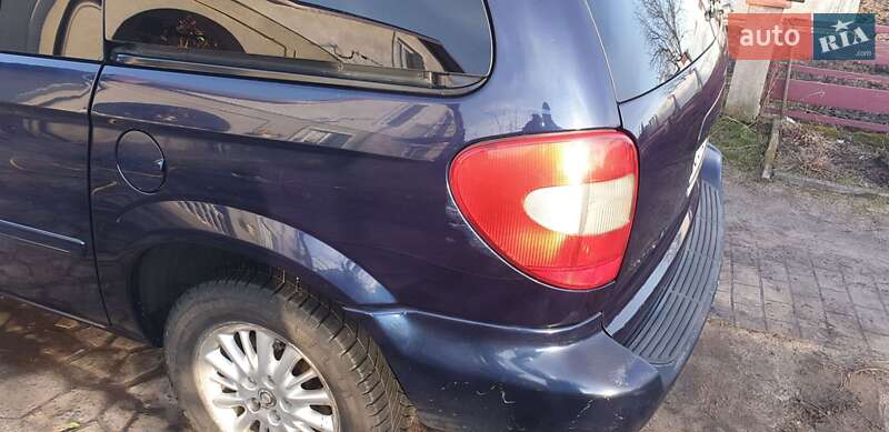 Минивэн Chrysler Voyager 2006 в Жовкве