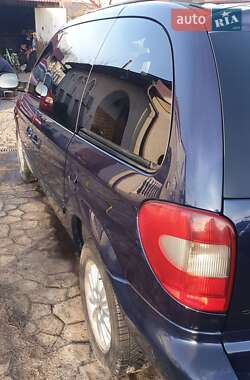 Минивэн Chrysler Voyager 2006 в 