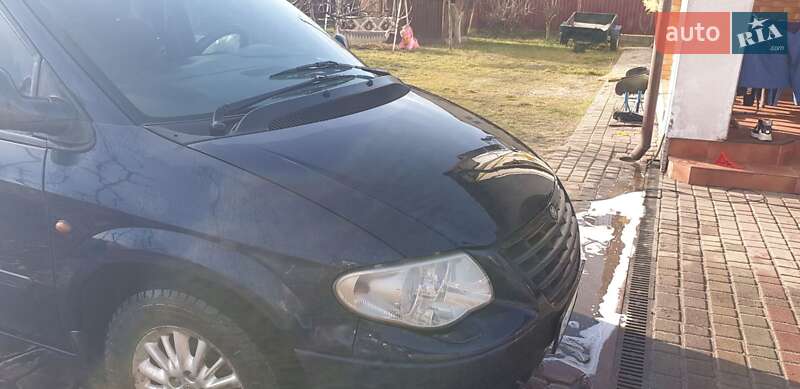 Минивэн Chrysler Voyager 2006 в Жовкве