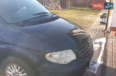 Минивэн Chrysler Voyager 2006 в 