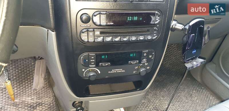 Минивэн Chrysler Voyager 2006 в Жовкве