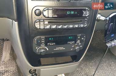 Минивэн Chrysler Voyager 2006 в 