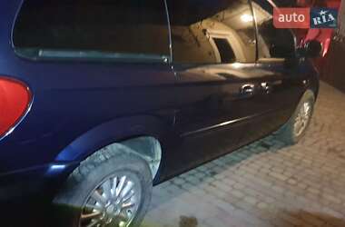 Минивэн Chrysler Voyager 2006 в 