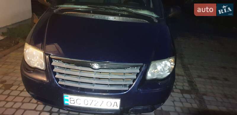 Минивэн Chrysler Voyager 2006 в Жовкве