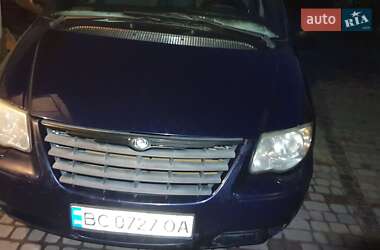 Минивэн Chrysler Voyager 2006 в 
