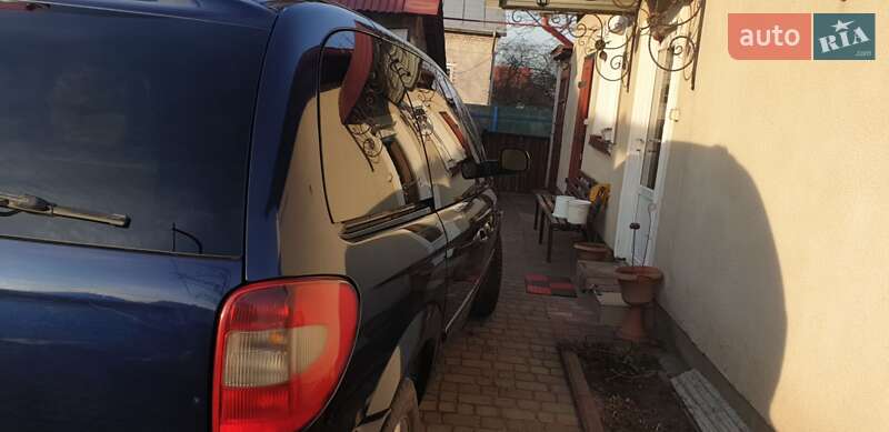 Минивэн Chrysler Voyager 2006 в Жовкве