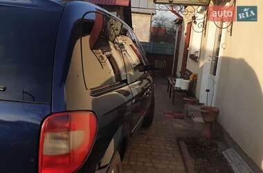 Минивэн Chrysler Voyager 2006 в 