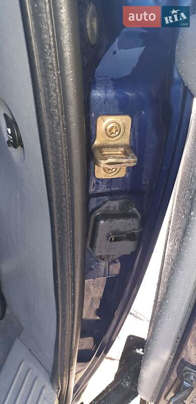 Минивэн Chrysler Voyager 2006 в Жовкве