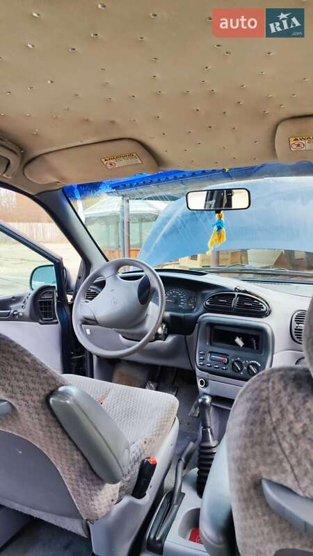 Мінівен Chrysler Voyager 2000 в Немирові