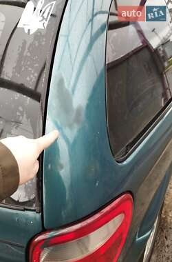 Минивэн Chrysler Voyager 2001 в 