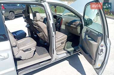 Минивэн Chrysler Voyager 2001 в 