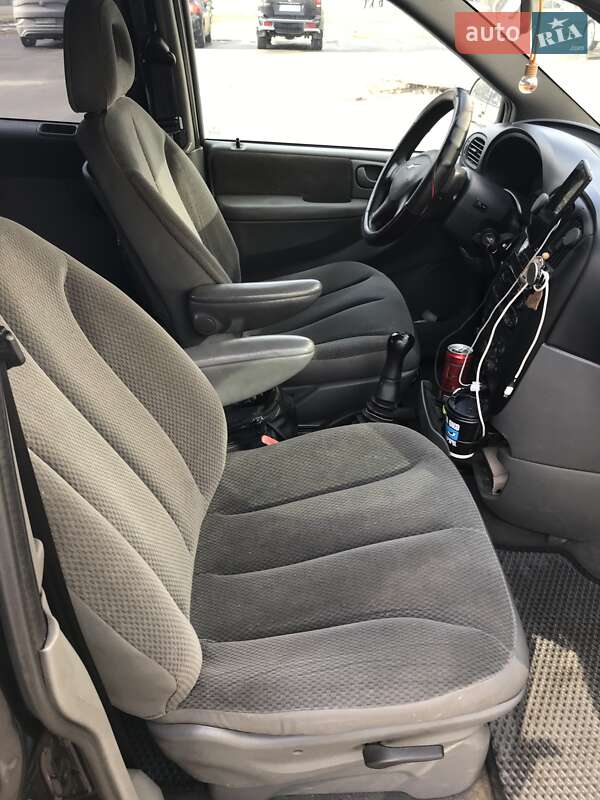 Минивэн Chrysler Voyager 2006 в Днепре