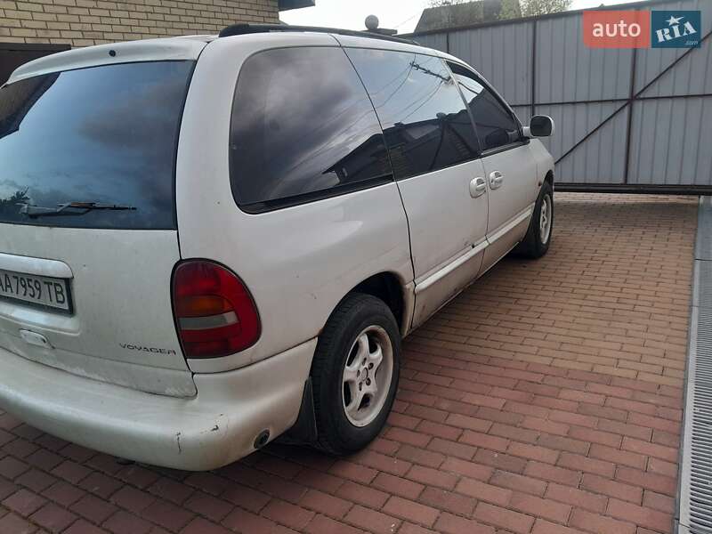 Минивэн Chrysler Voyager 2000 в Киеве