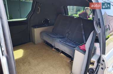 Минивэн Chrysler Voyager 2005 в 