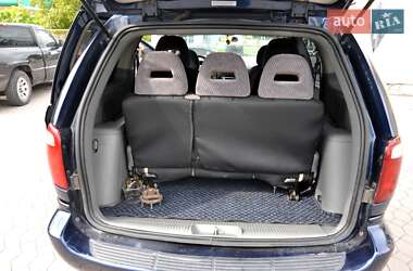 Минивэн Chrysler Voyager 2003 в 
