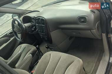 Минивэн Chrysler Voyager 2001 в 