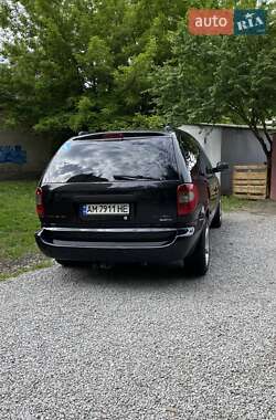 Минивэн Chrysler Voyager 2005 в 